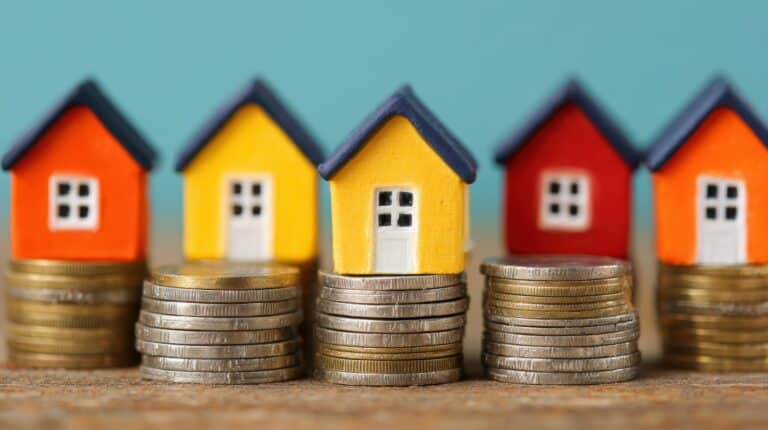 Gemeindehaushalt Bild mit Häusern und Geld